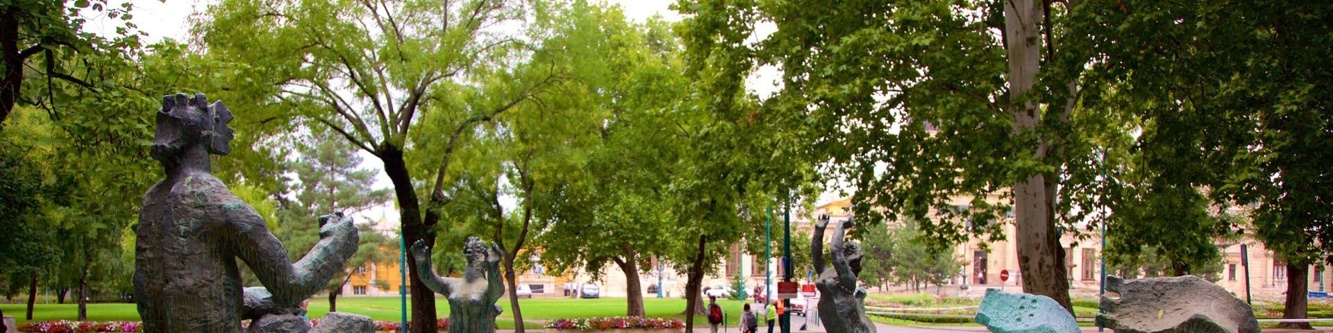 City Park featuring a statue or sculpture, a park and a fountain