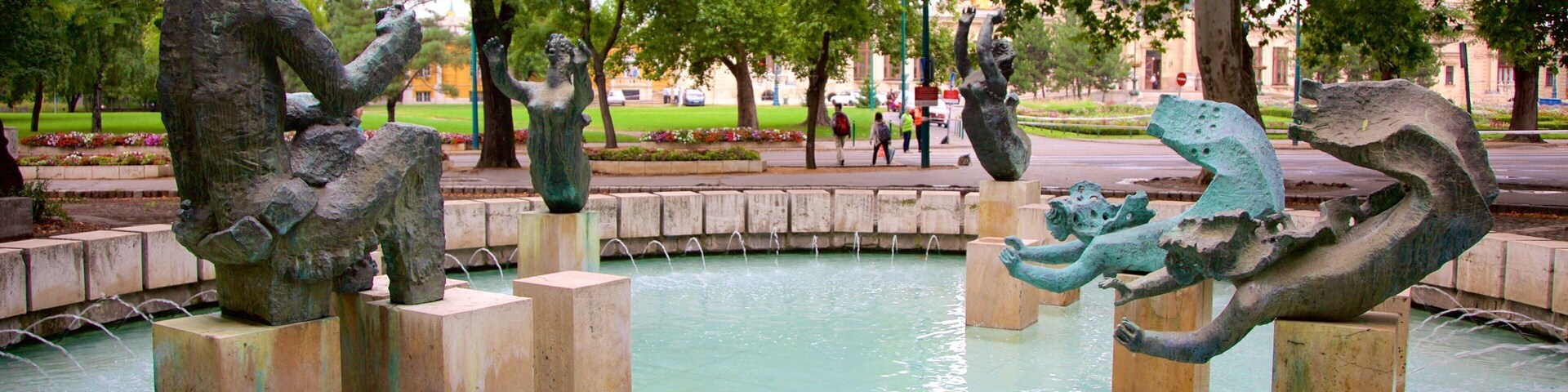 Parque de la Ciudad mostrando un parque, una estatua o escultura y una fuente
