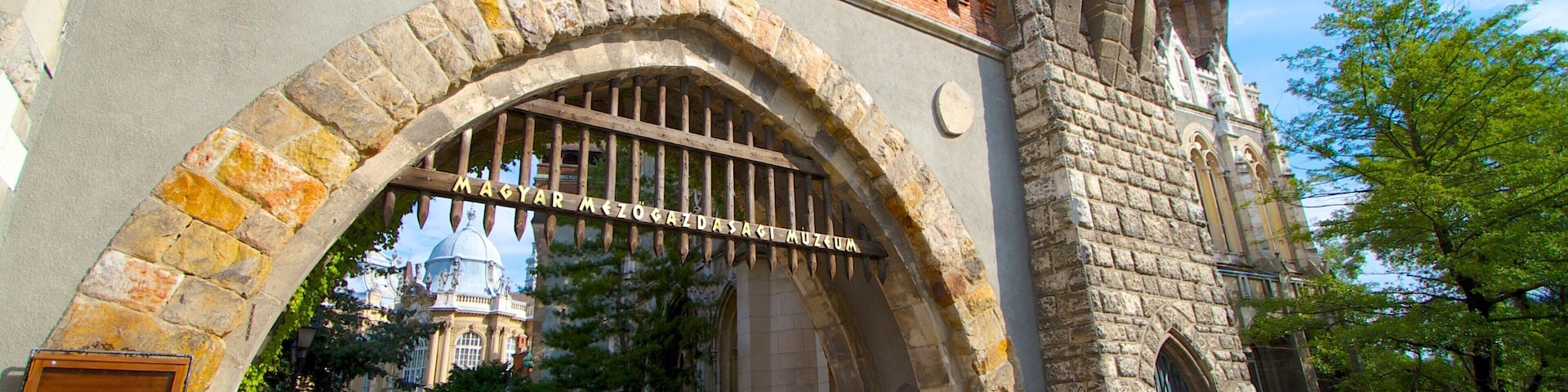 Castelo Vajdahunyad que inclui arquitetura de patrimĂŽnio e um castelo