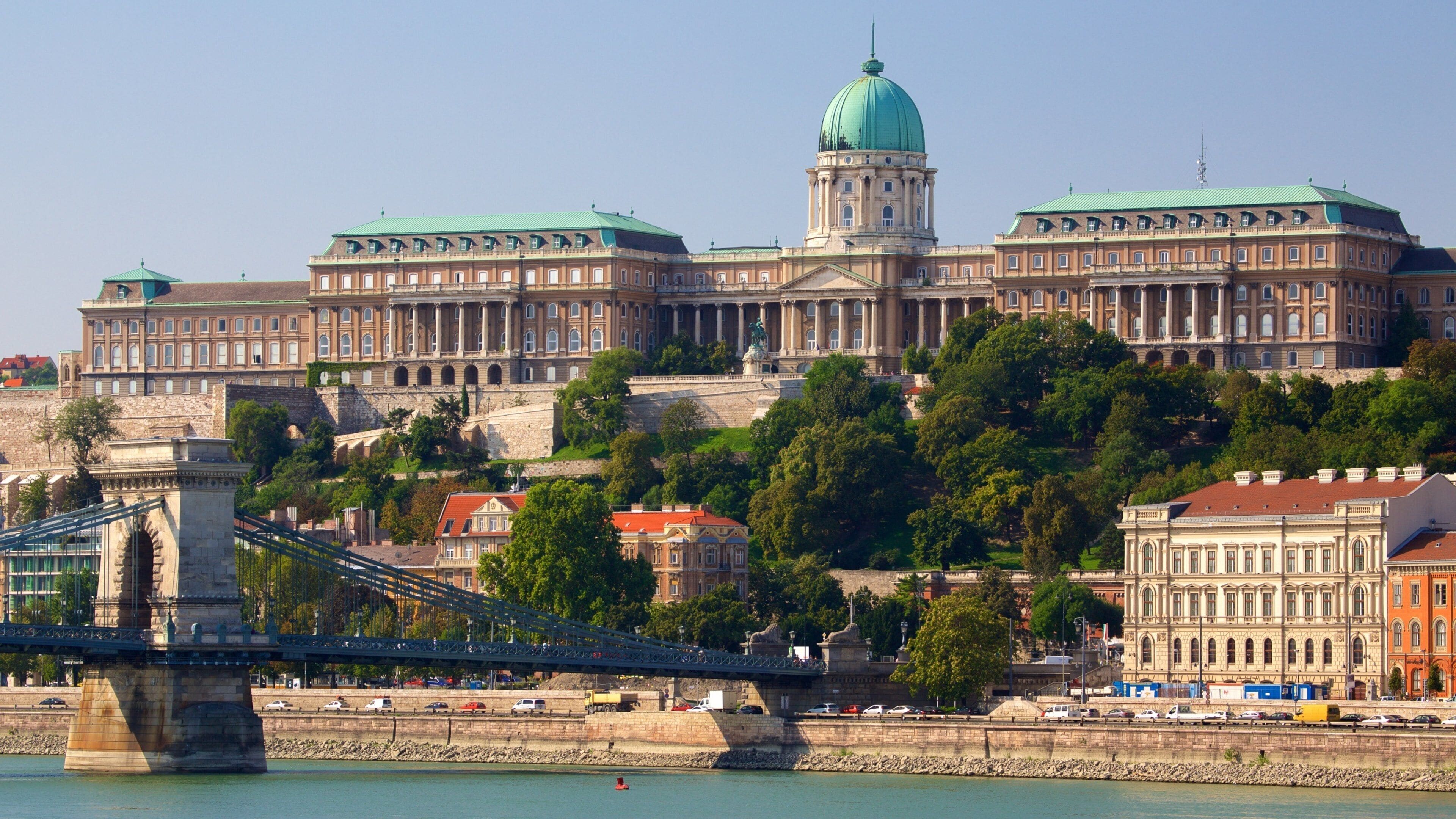 Buda Castle showing heritage architecture, a bridge and a castle
