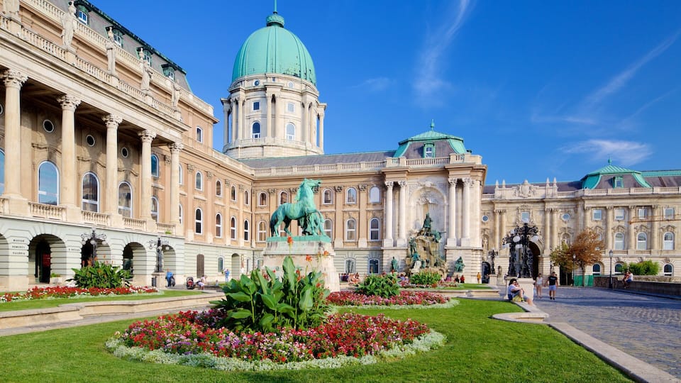 Buda Castle showing heritage architecture, a castle and a statue or sculpture