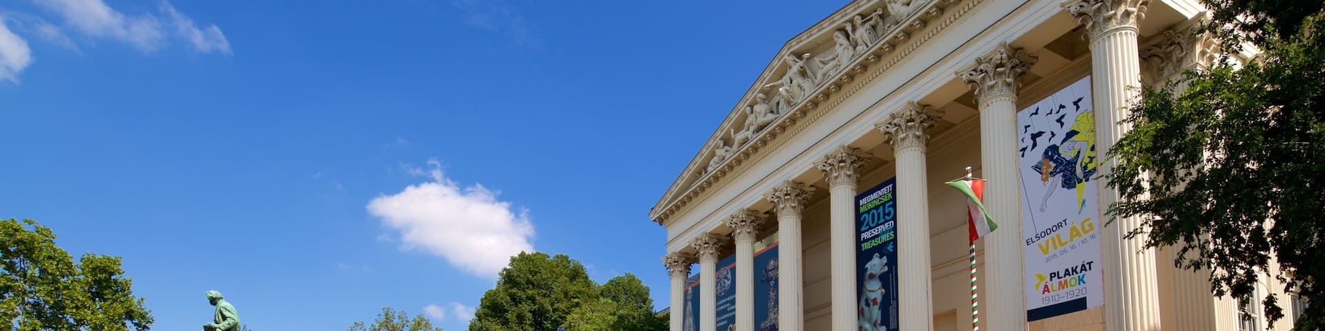 Ungarisches Nationalmuseum welches beinhaltet historische Architektur