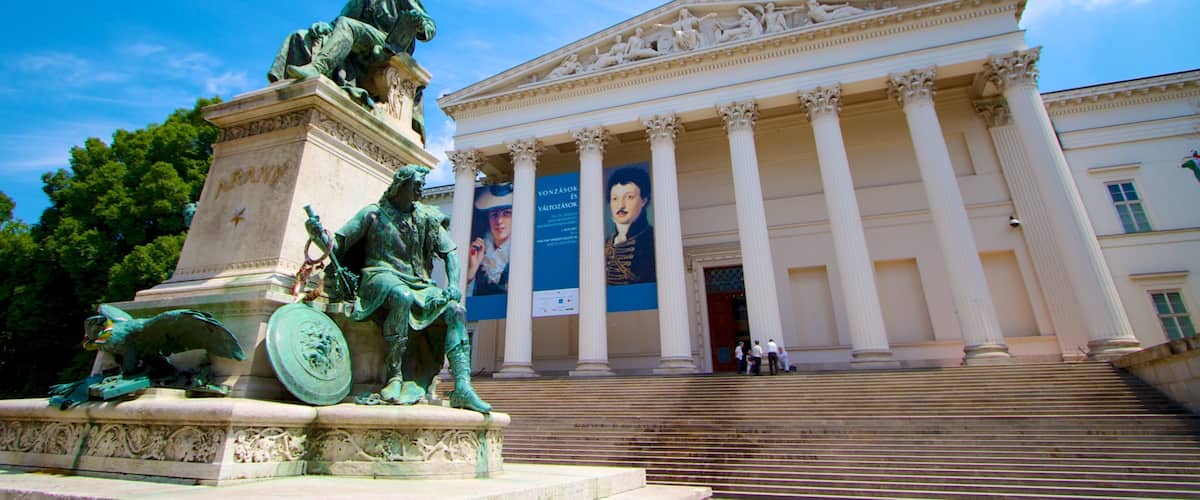 Museo Nacional Húngaro ofreciendo escenas cotidianas y elementos patrimoniales