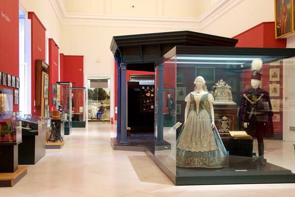 ハンガリー国立美術館 どの含み 屋内の眺め