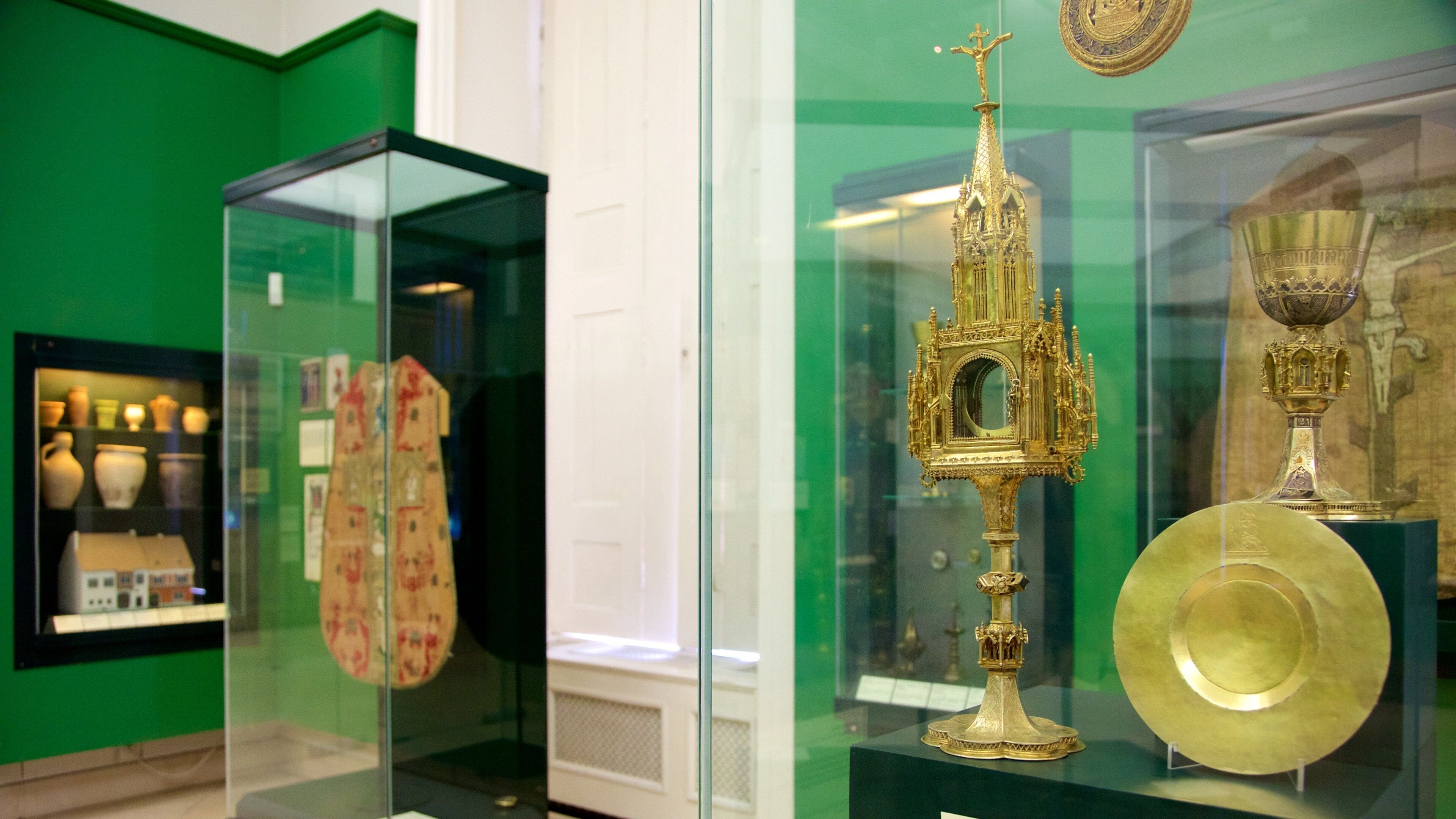 Hungarian National Museum showing interior views