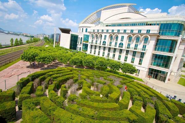 Nationaltheater mit einem Theater und Garten