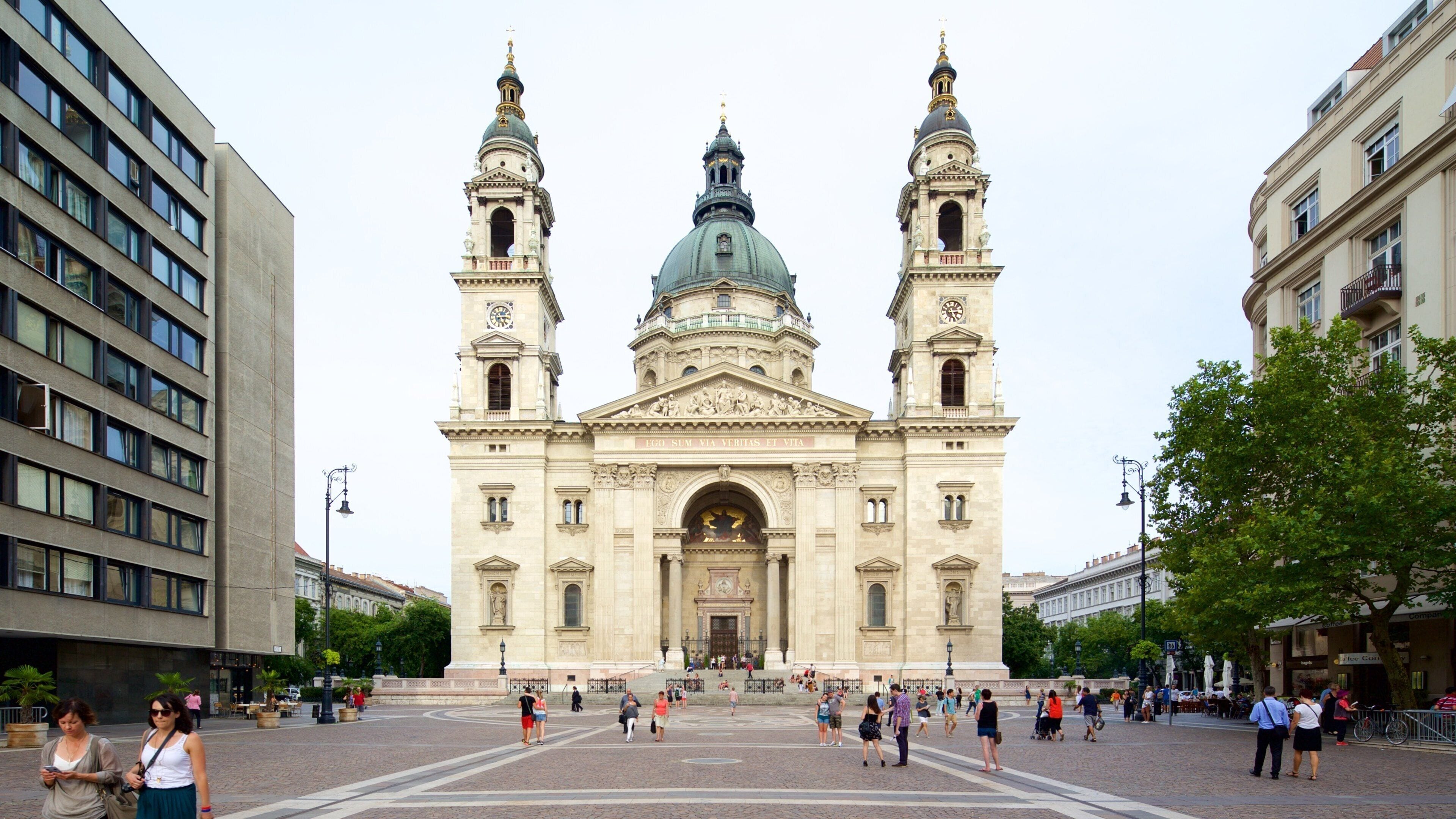St. Stephen\'s Basilica which includes heritage architecture, a church or cathedral and a square or plaza