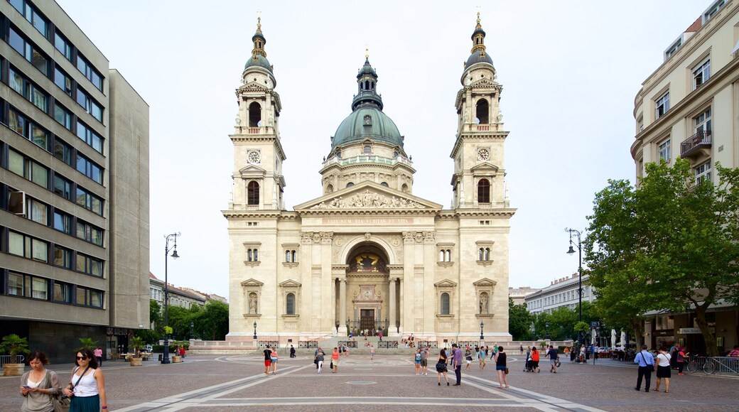 St. Stephen\'s Basilica which includes heritage architecture, a church or cathedral and a square or plaza