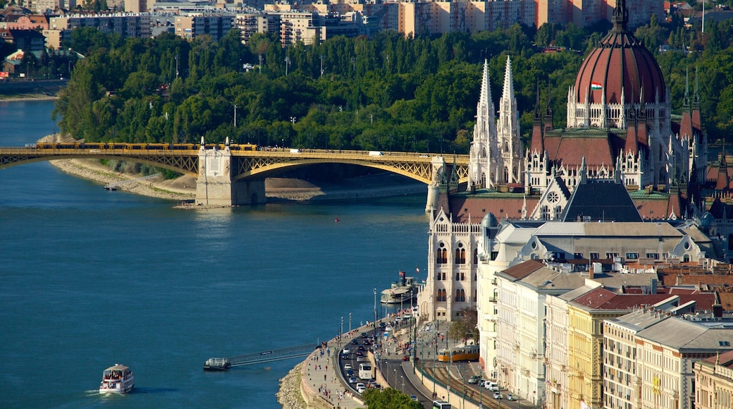 茲塔德拉 设有 橋梁, 遺跡建築 和 行政大樓