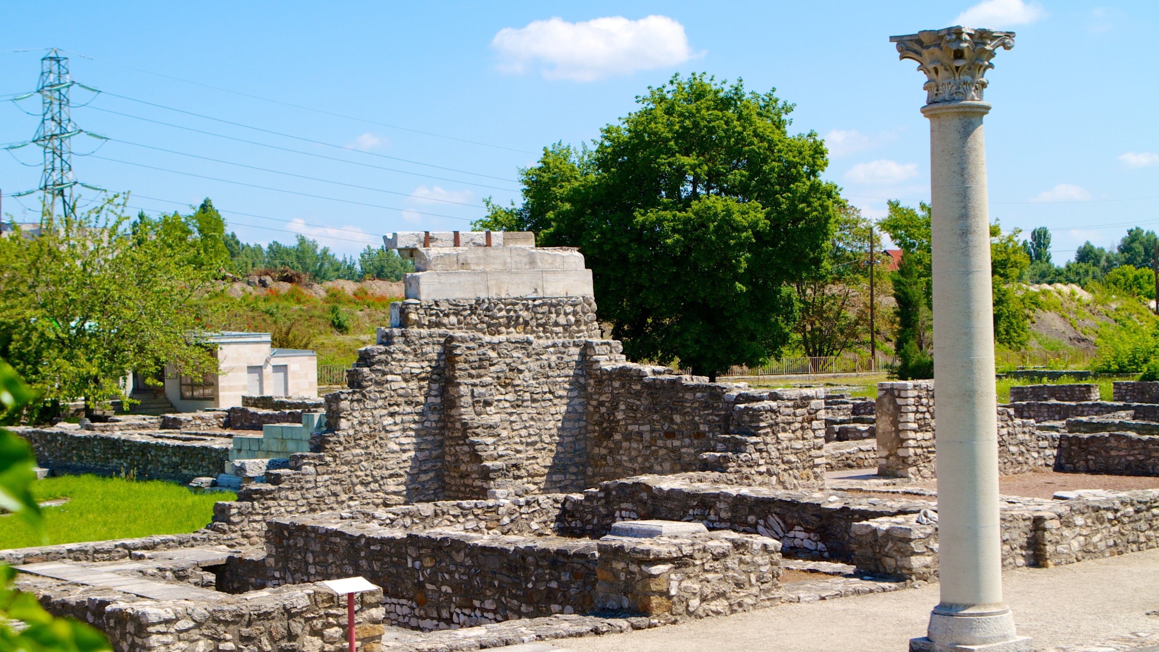 พิพิธภัณฑ์และอุทยานเมืองเก่า Aquincum แสดง ซากปรักหักพัง