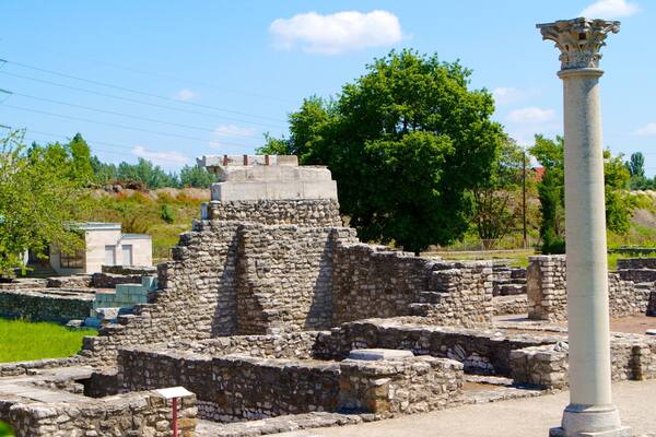 Aquincum Museum and Ruin Garden which includes a ruin