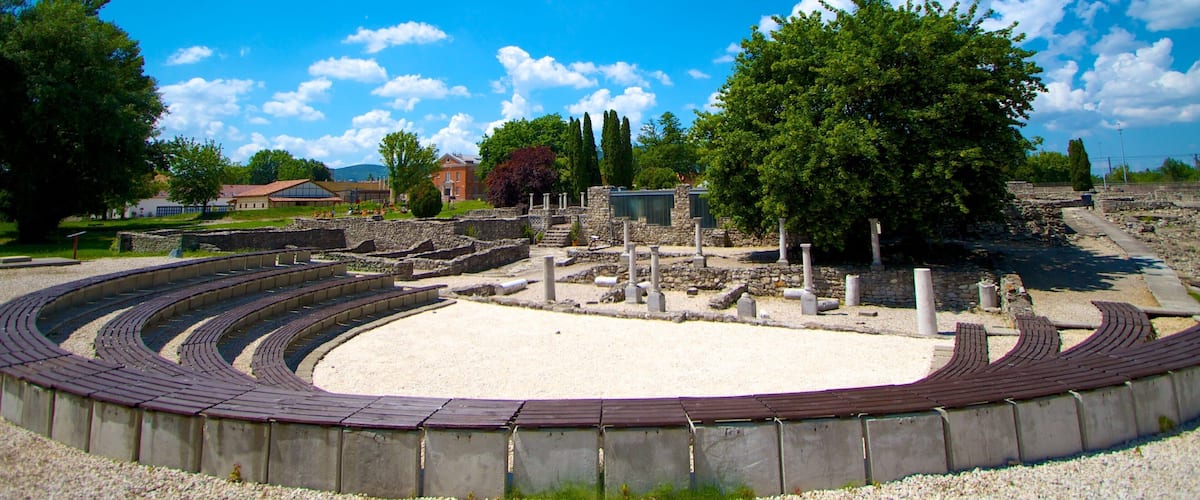Musée et ruines d\'Aquincum mettant en vedette patrimoine architectural et bâtiments en ruines