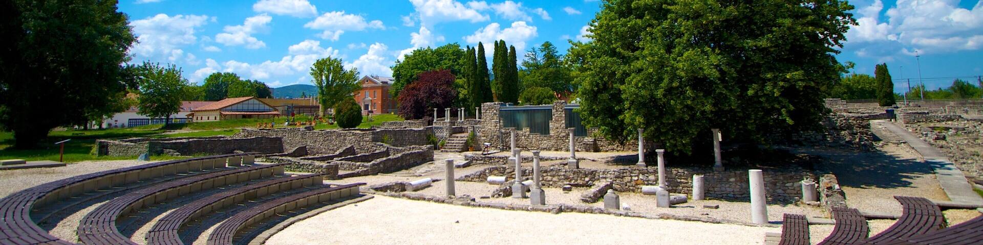 Musée et ruines d\'Aquincum mettant en vedette patrimoine architectural et bùtiments en ruines