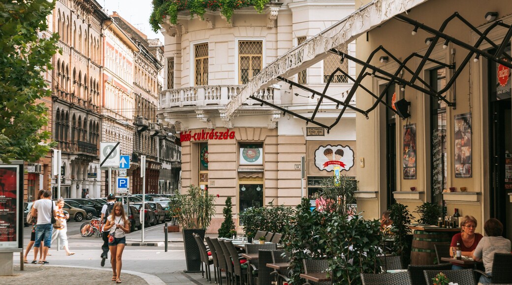 Ferenc Liszt Square featuring a city and street scenes