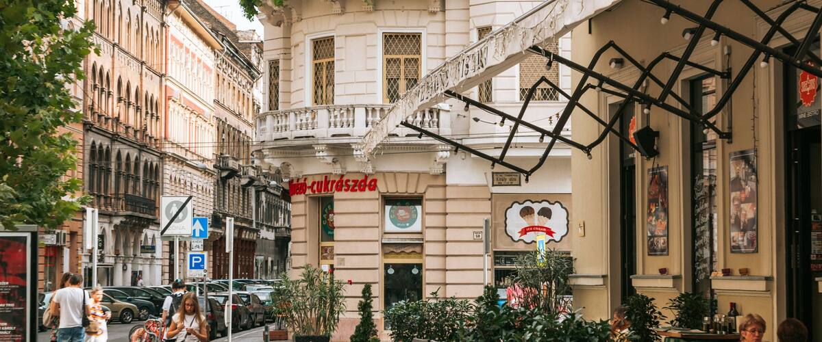 Ferenc Liszt Square featuring a city and street scenes