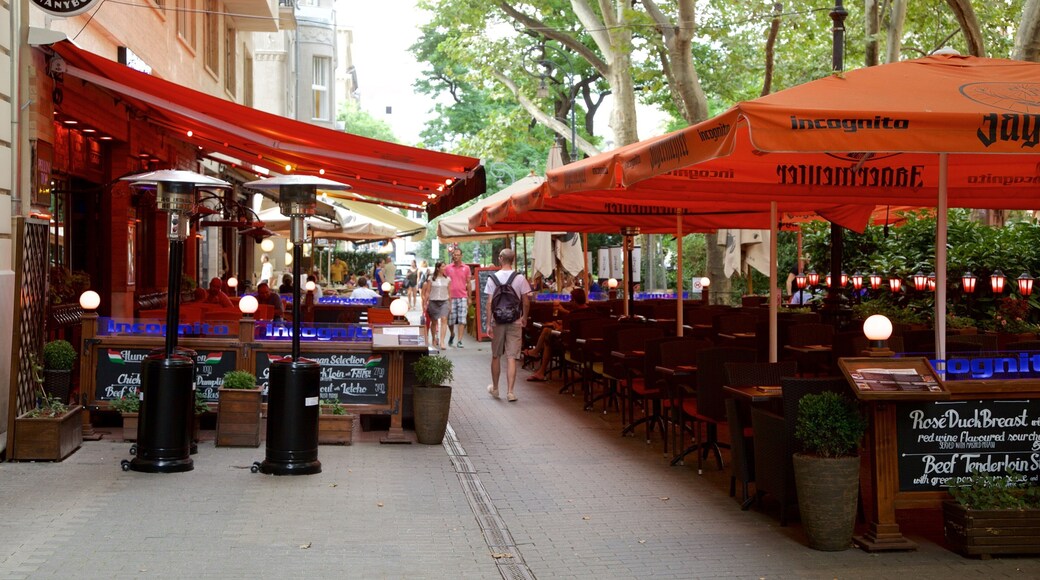 Ferenc Liszt-torget som inkluderar skyltar och marknader