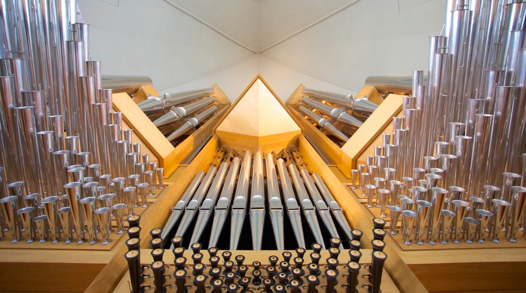 Hallgrimskirkja showing a church or cathedral and interior views