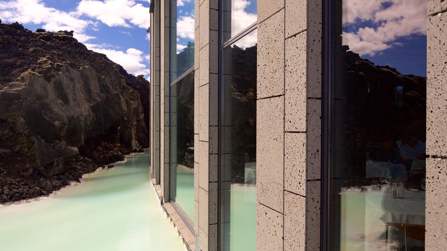 Blue Lagoon which includes a luxury hotel or resort