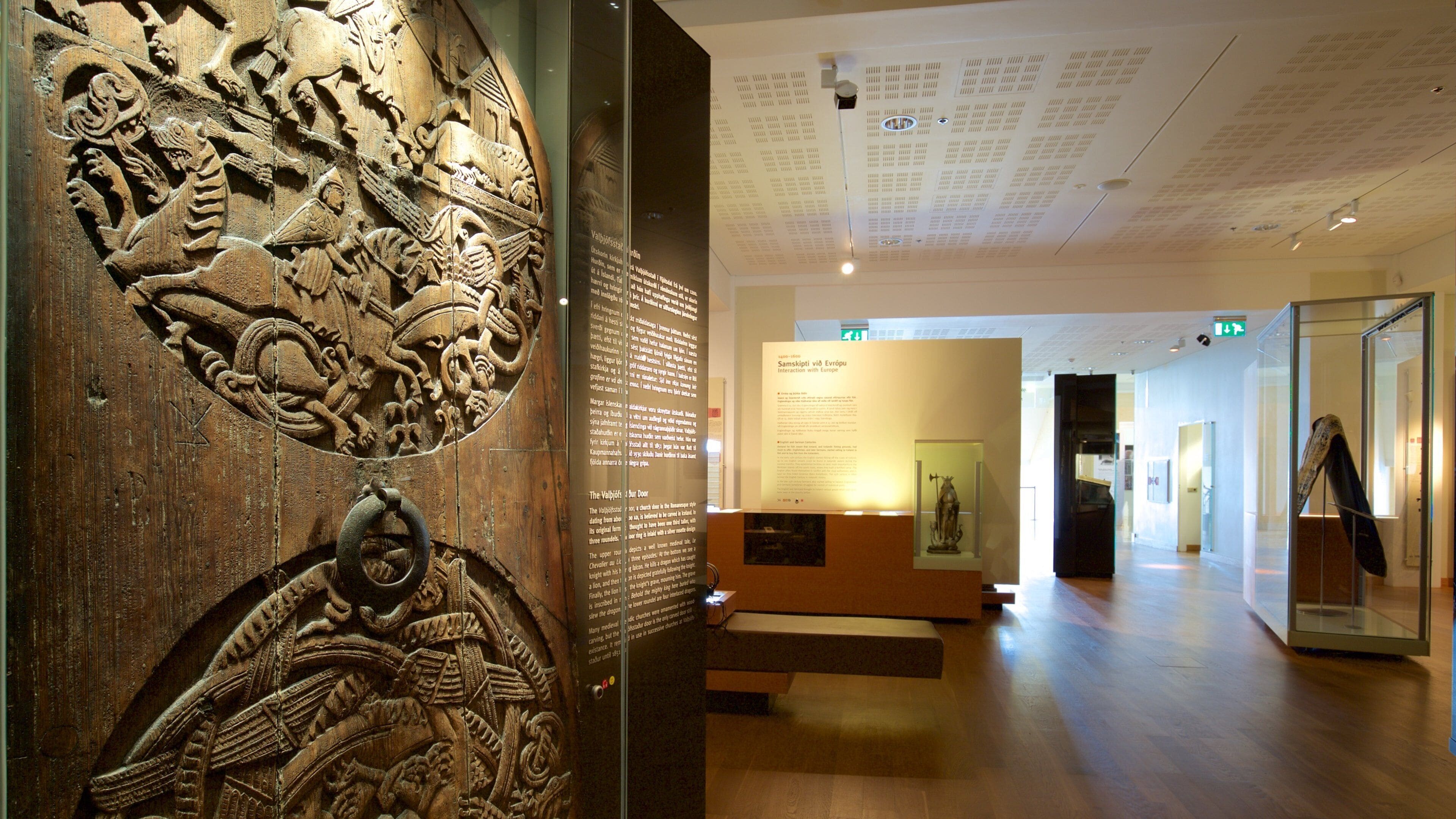 Museo Nacional de Islandia mostrando vista interna