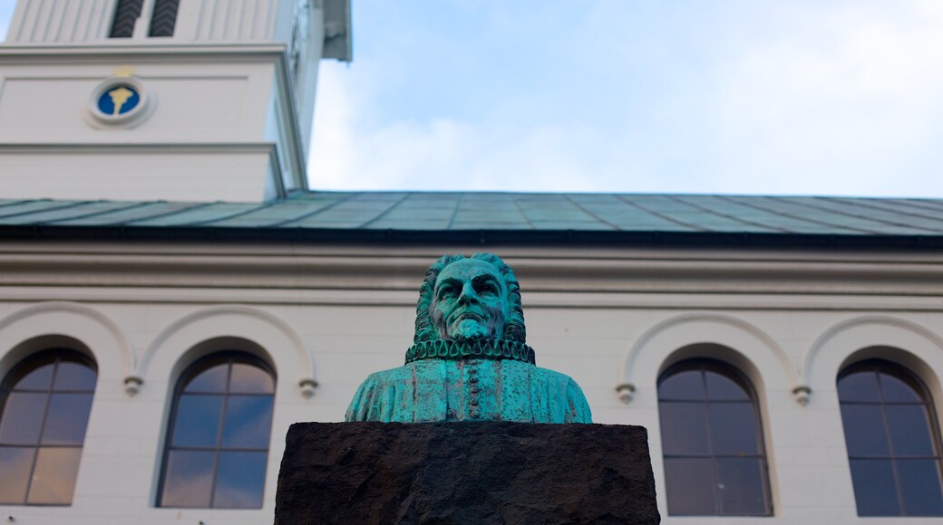Reykjavík Cathedral showing religious elements, a church or cathedral and a statue or sculpture