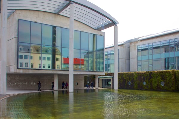Reykjavik City Hall which includes a pond and street scenes