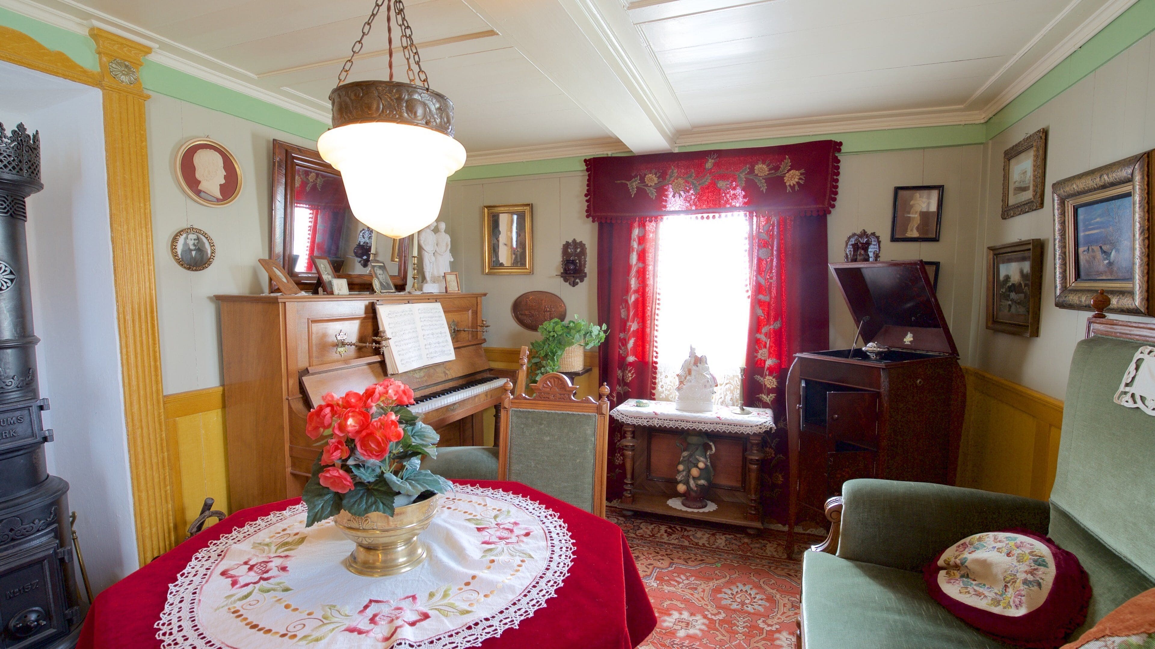 Árbæjarsafn som viser hus og innendørs