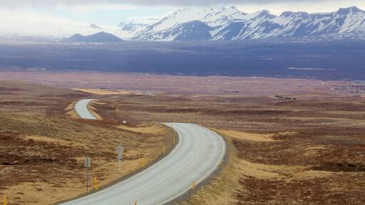 Thingvellir nasjonalpark som viser rolig landskap