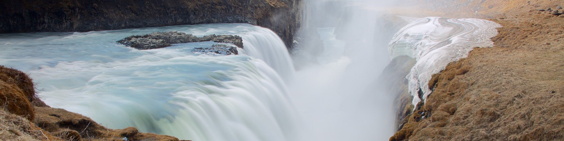 Wasserfall Gullfoss welches beinhaltet Landschaften, Schlucht oder Canyon und Nebel