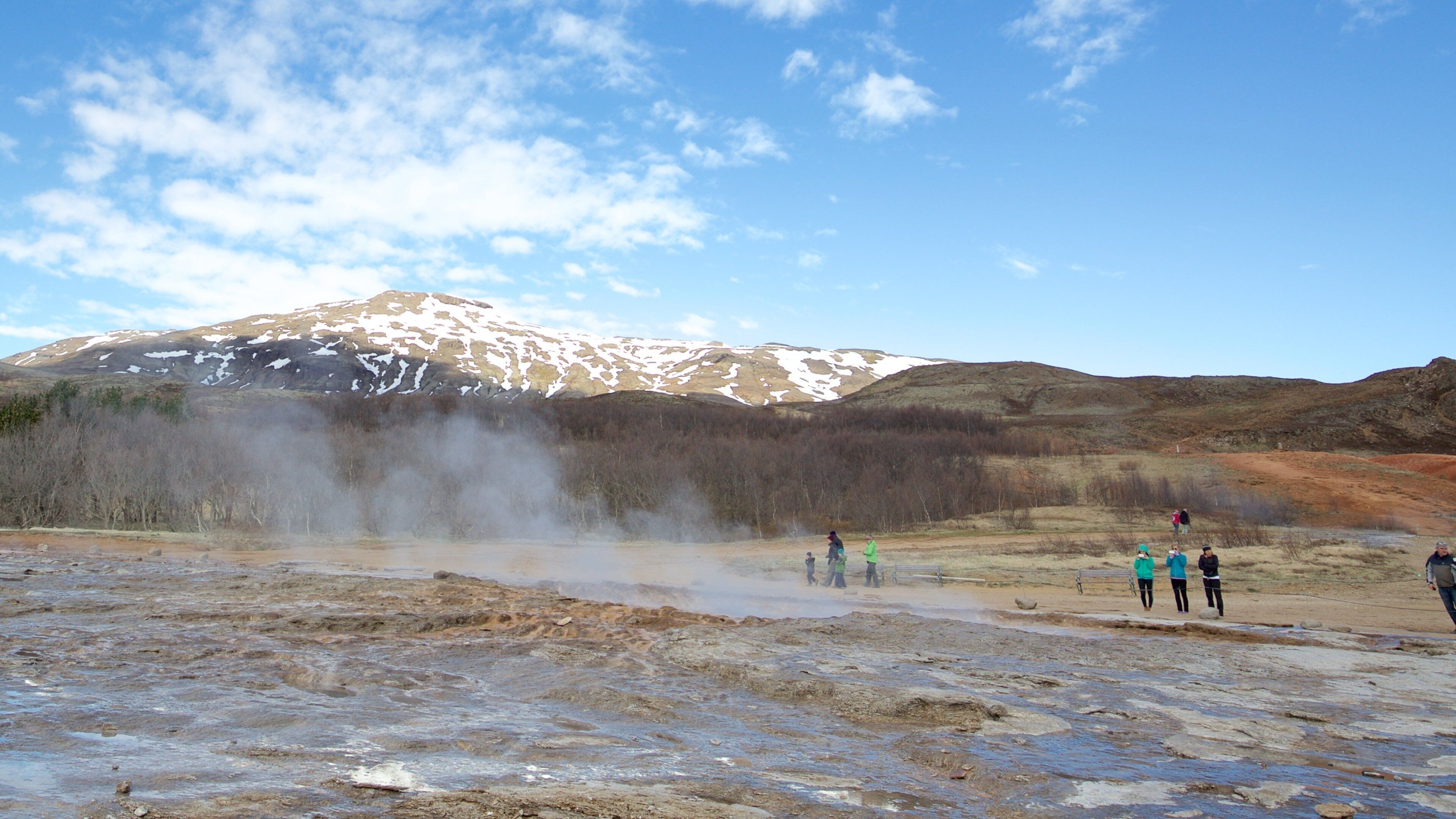 Geysir fasiliteter samt tåke og rolig landskap
