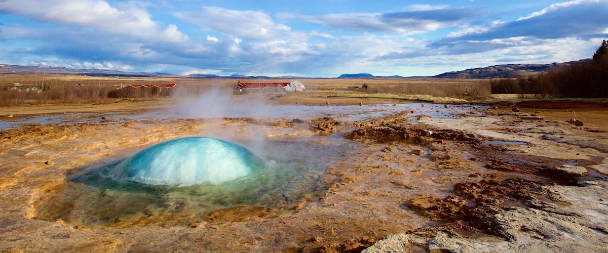 Sources chaudes de Geysir montrant source chaude
