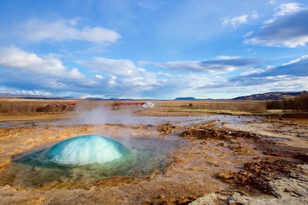 Geysir Hot Springs showing a hot spring