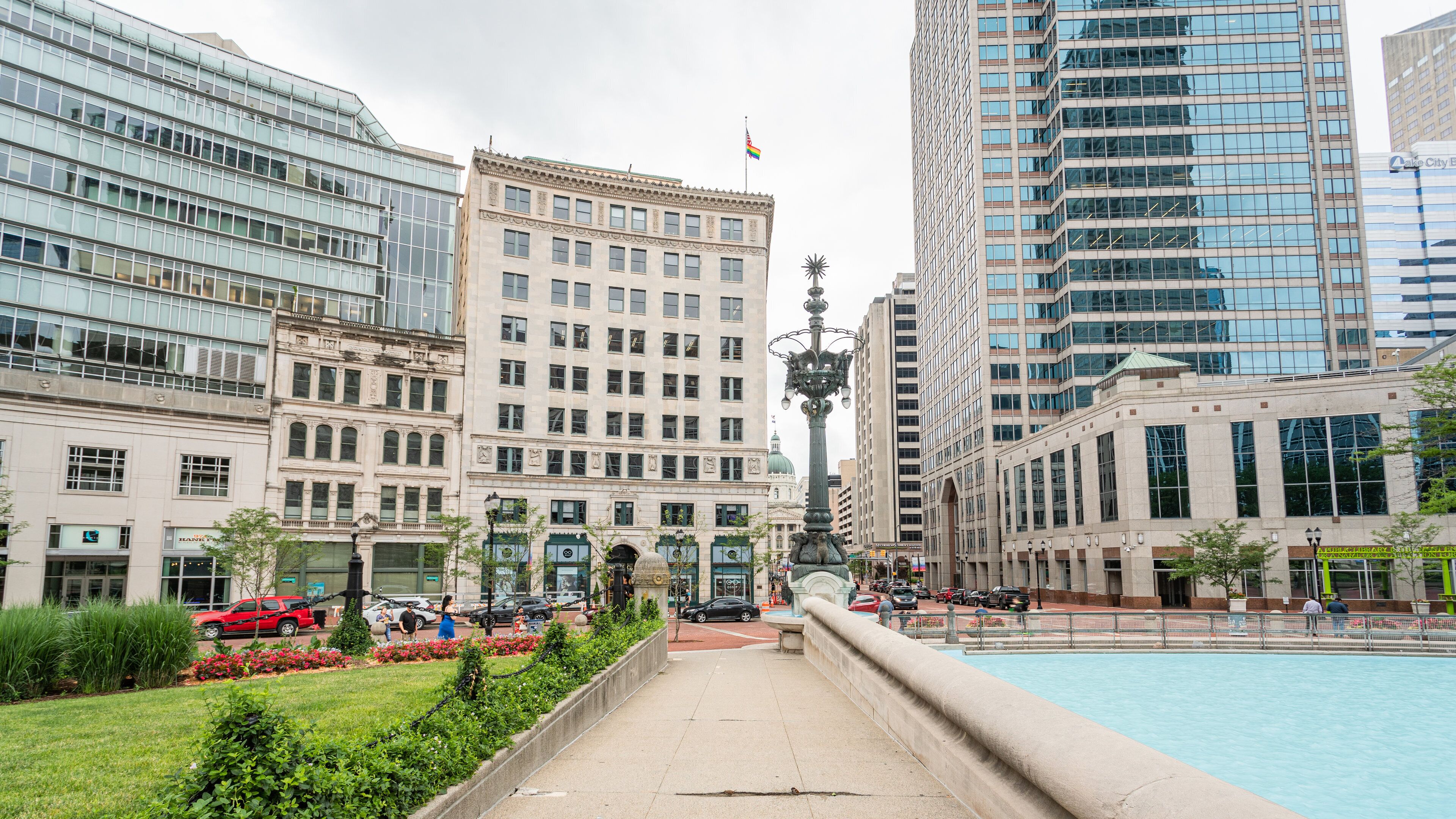 Soldiers and Sailors Monument which includes a city and a garden