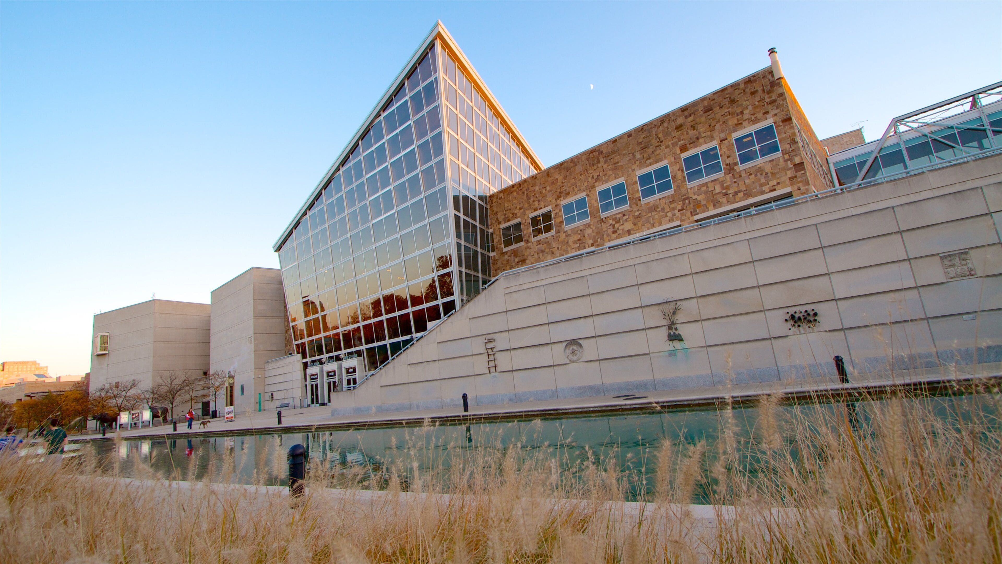 พิพิธภัณฑ์รัฐอินดีแอนา แสดง พระอาทิตย์ตก