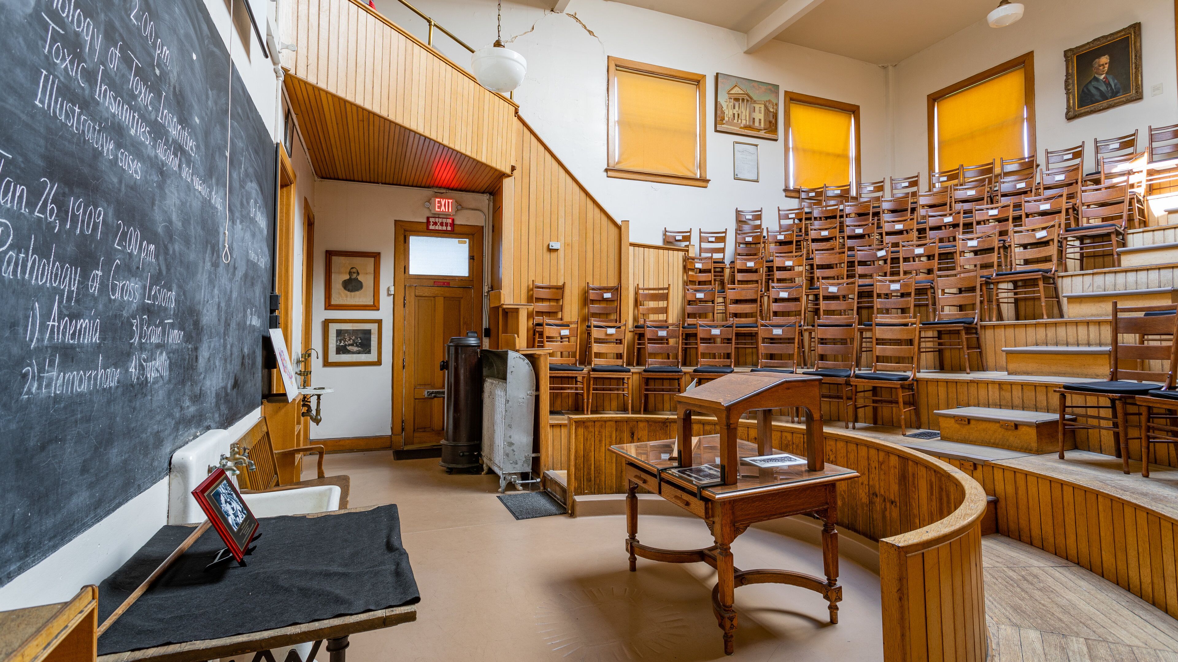 Indiana State Museum featuring theater scenes and interior views