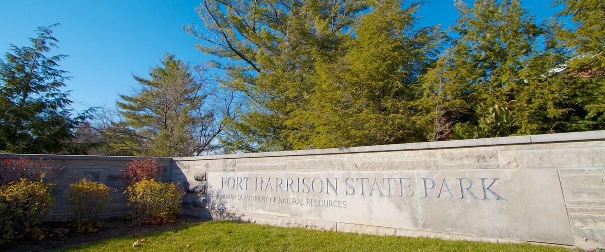 Fort Harrison State Park featuring signage and a park