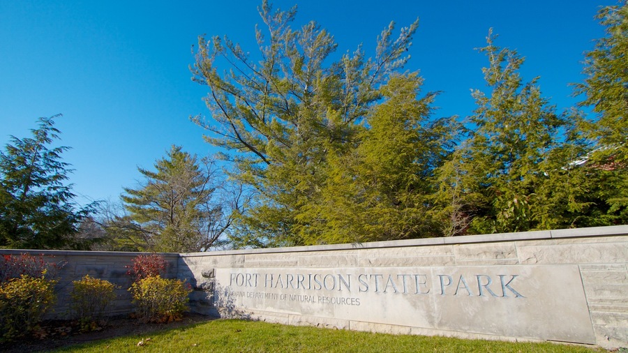 Fort Harrison State Park featuring signage and a park