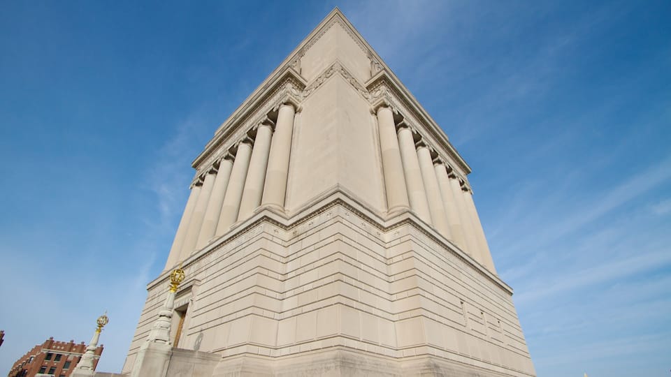 Indiana War Memorial showing a memorial