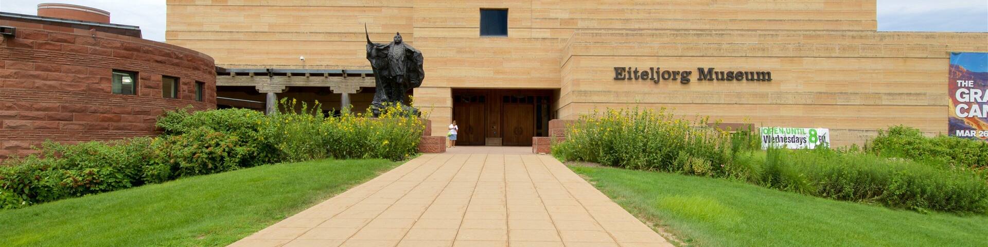 The entrance to the Eiteljorg Museum with a pathway leading to the doors.