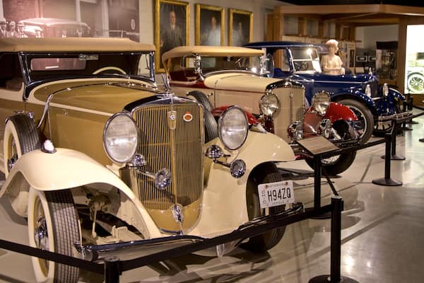 Studebaker National Museum mostrando vistas interiores y elementos del patrimonio