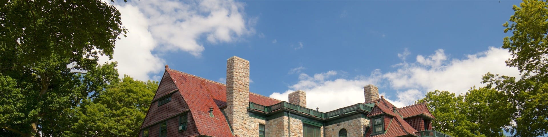 The History Museum featuring heritage architecture