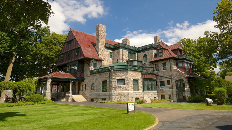 The History Museum showing heritage architecture