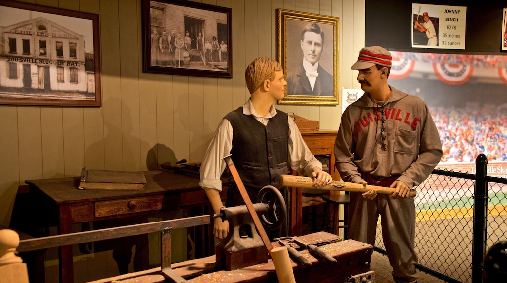 Louisville Slugger Museum que incluye vistas de interior