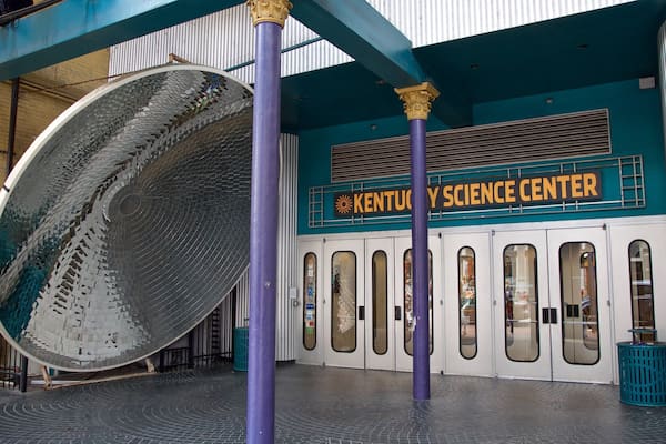 Louisville Science Center mostrando arte urbana