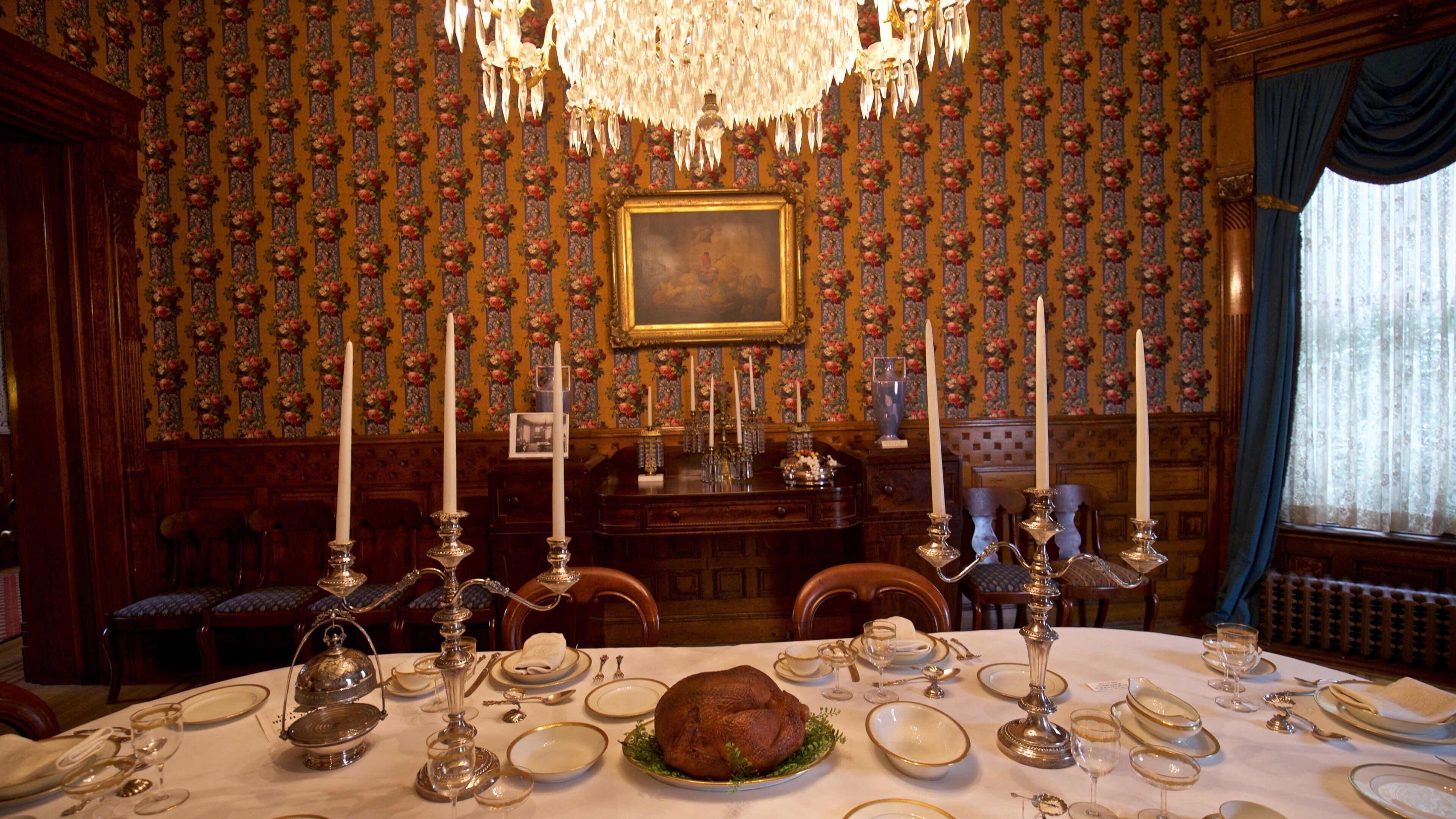 Conrad Caldwell House mostrando oggetti d\'epoca, casa e vista interna