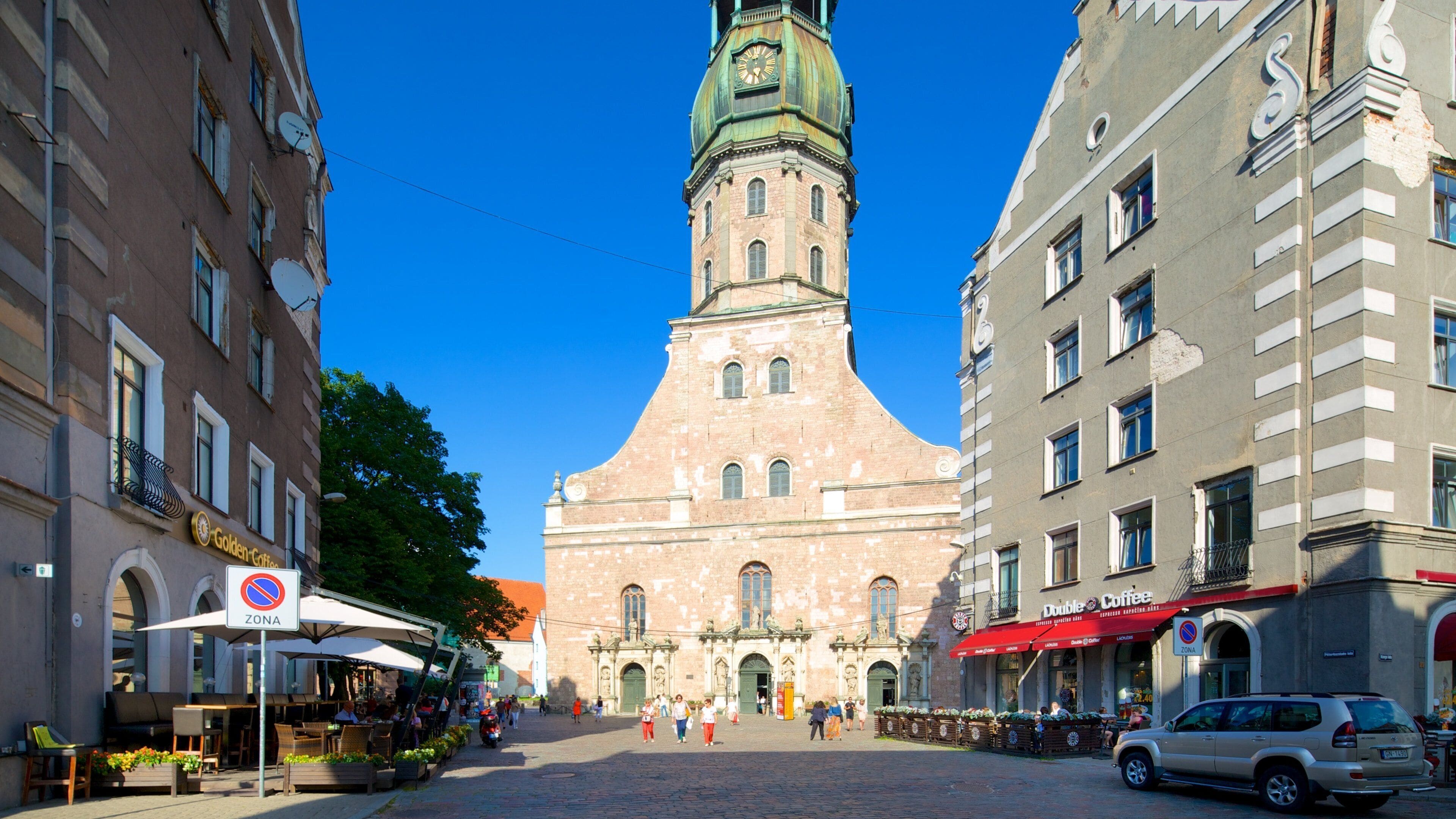 St. Peter\'s Church showing street scenes