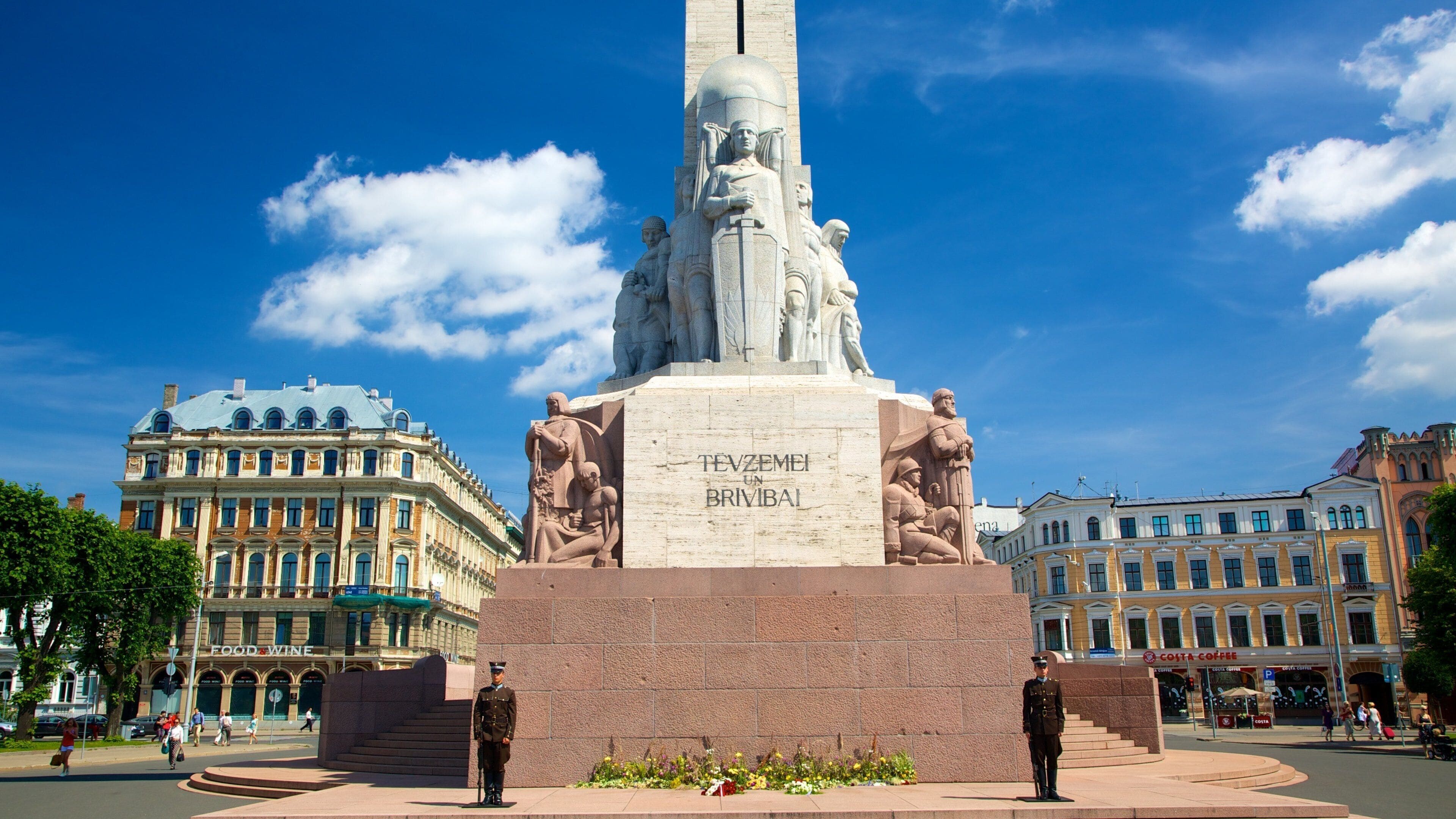Freedom Monument featuring a statue or sculpture and a monument