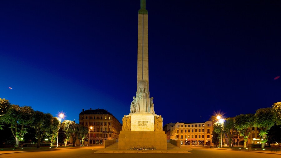 Freedom Monument which includes night scenes, a square or plaza and a monument