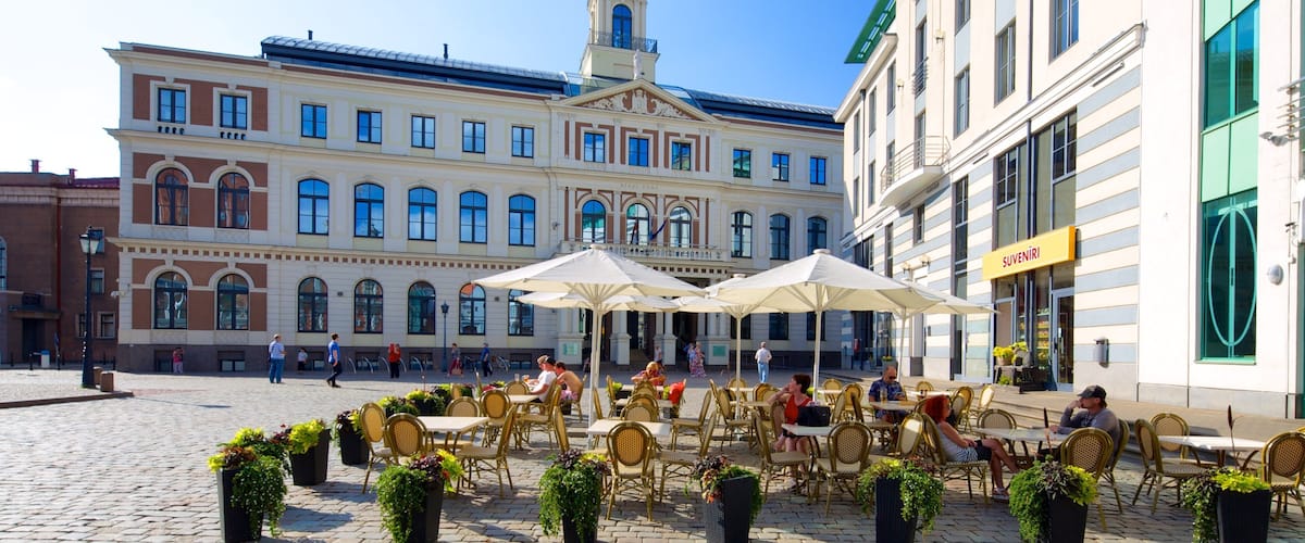 Town Hall featuring outdoor eating, cafe lifestyle and a square or plaza