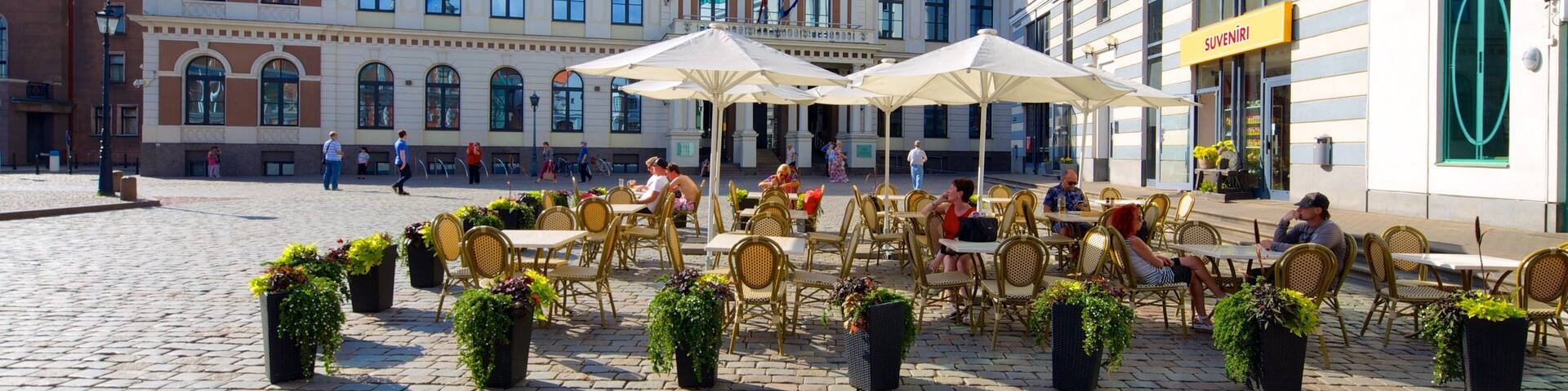 Town Hall featuring outdoor eating, cafe lifestyle and a square or plaza