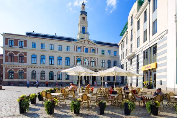 Town Hall featuring outdoor eating, cafe lifestyle and a square or plaza
